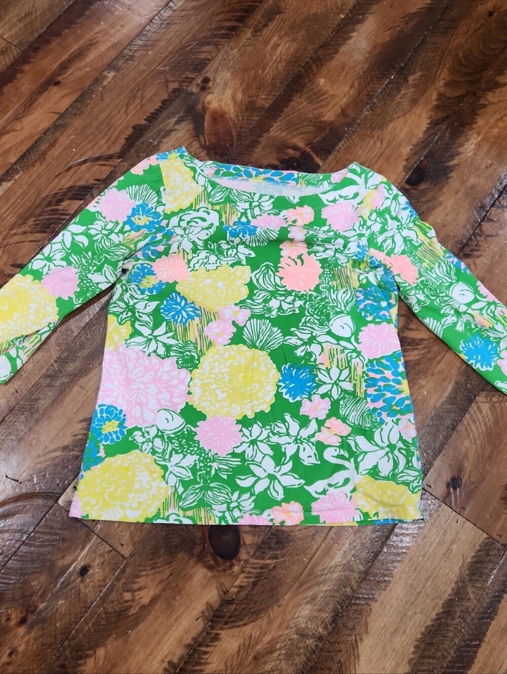 Lilly Pulitzer Juline Top in Hibiscus Stroll Size Small 3/4 Sleeves Pink & Green